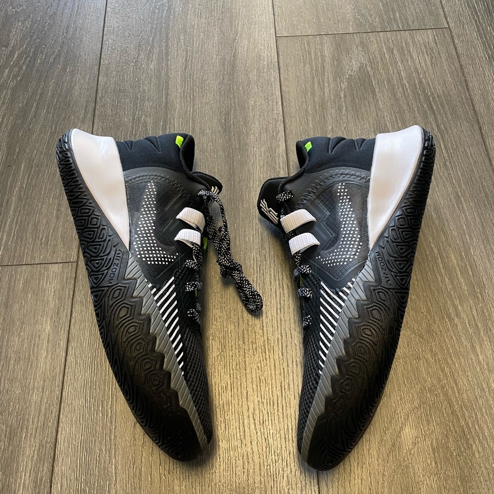 NEW Nike Kyrie Flytrap 5 Black White CZ4100-002 Basketball Shoes Men's